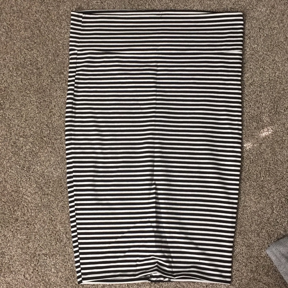 Bland and white stripped Torrid plus size skirt